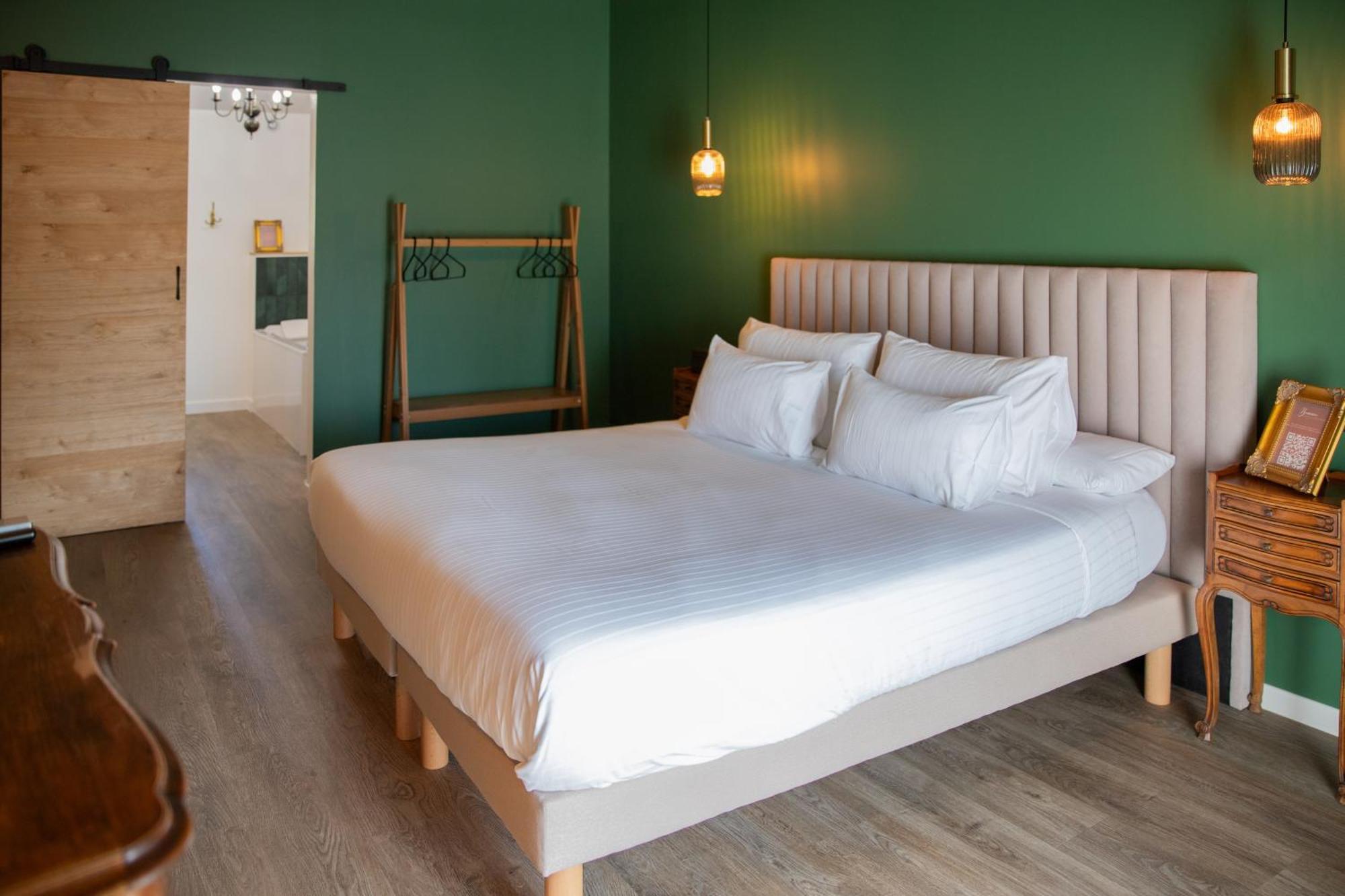 Guest house Maison Roucas - Restaurant Et D'hotes *